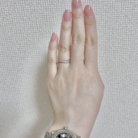 【ラザール ダイヤモンド(LAZARE DIAMOND)の口コミ】 婚約指輪をいただかなかったので、1本でも華やかに見えるたくさんダイヤが…