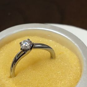 【俄(にわか)の口コミ】 指にはめた時に綺麗だったこと。神前式の予定だったので和名のブランドが…