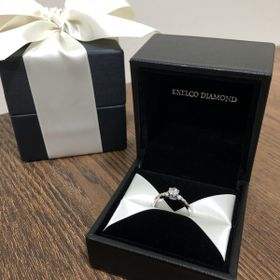 【エクセルコダイヤモンド(EXELCO DIAMOND)の口コミ】 繊細なミル打ちデザインに惹かれ、いくつか着用。その中でも特にコロネッ…