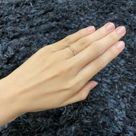 【ティファニー(Tiffany & Co.)の口コミ】 手の骨格に合う、シンプルで細身のデザインのものを探していました。
こち…