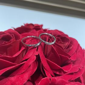 【ラザール ダイヤモンド(LAZARE DIAMOND)の口コミ】 何件も見学に行きましたが
ラザールダイヤモンドで
婚約指輪との相性が一…