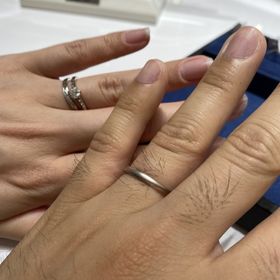 【4℃ BRIDAL(ヨンドシーブライダル)の口コミ】 シンプルながらデザイン性のある指輪に一目惚れしました。また、3店舗を比…