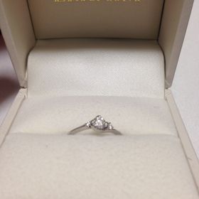 【LEHAIM(レハイム)の口コミ】 メレダイヤが両端についているものがよく、なおかつウェーブもしていて指…