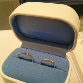 【銀座ダイヤモンドシライシの口コミ】 中央に散りばめられたダイヤモンドが派手すぎず、かわいいデザインでした…