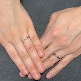 【銀座ダイヤモンドシライシの口コミ】 デザインがとても気に入りました。僕はシンプルな物が好きなので、ストレ…