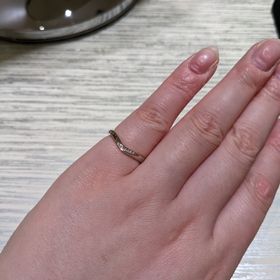 【TRECENTI(トレセンテ)の口コミ】 デザインが豊富でとても迷いましたが、角度や石の並びなどちょっとずつ違…