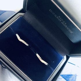 【銀座ダイヤモンドシライシの口コミ】 リング自体の形が指に自然に馴染、着け心地が軽くストレスがなかったです…