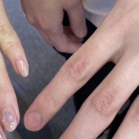 【エクセルコダイヤモンド(EXELCO DIAMOND)の口コミ】 指輪の内側に絶対誕生石を入れたいという希望がありました。何店舗もまわ…