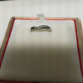 【GALA JEWELRY(ガラジュエリー)の口コミ】 ずばり「安さ」で選びました。雑誌で一目ぼれした指輪と最後まで悩みまし…