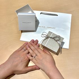 【AMOUR AMULET(アムール・アミュレット)の口コミ】 デザインに一目惚れしました！
結婚指輪ということでせっかくなので展示品…