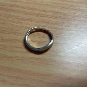 【エクセルコダイヤモンド(EXELCO DIAMOND)の口コミ】 なんといっても手に馴染むデザイン。沢山の種類の指輪を試したが指を曲げ…