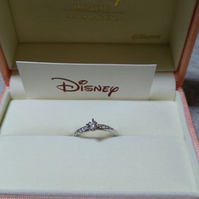 【ケイウノ ブライダル(K.UNO BRIDAL)の口コミ】 デザインは少し明るめだけど、日常使い出来るくらいの品の良さです。
ミッ…