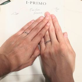 【アイプリモ(I-PRIMO)の口コミ】 シンプルなストレートのラインの上下にミル打ちをあしらい、さりげなくこ…