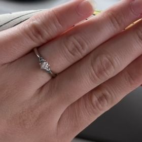 【Antille(アンティール)の口コミ】 初めは友人から勧められたことがきっかけで来店しました。
お店にある指輪…