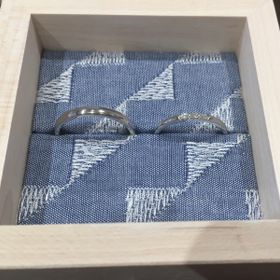 【Flowaves(フロウェーブス)の口コミ】 シンプルなシルバーのリングで、ダイヤが入っているものを探していました…