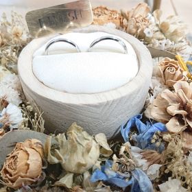 【ついぶ工房の口コミ】 形状は婚約指輪が可愛らしい物だったのもあり、
ぶつかり合わないようにシ…