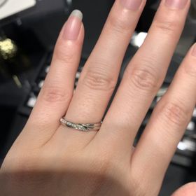 【エクセルコダイヤモンド(EXELCO DIAMOND)の口コミ】 最初つけた際はちょっと捻ってるデザインは違和感を感じましたが、すぐ慣…