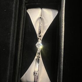 【エクセルコダイヤモンド(EXELCO DIAMOND)の口コミ】 他店より質の高いダイヤモンドを同価格ぐらいで購入できましたし、ダイヤ…