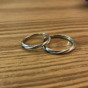 【YUKA HOJO(ユカホウジョウ)の口コミ】 デザインに一目ぼれして購入を決めました。シルバーゴールドの色味は肌馴…