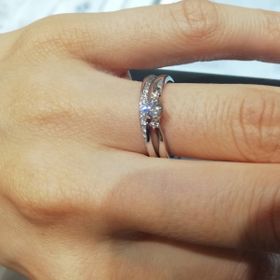 【festaria bijou SOPHIA(フェスタリア ビジュソフィア)の口コミ】 ウェーブのデザインのものは候補になかったのですが、スタッフさんが勧め…