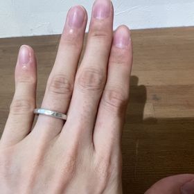【itoaware -いとあはれ-】の口コミ 3.0mmのpocopocoと呼ばれる槌目加工のPt900の指輪です。...