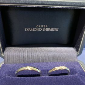 【銀座ダイヤモンドシライシの口コミ】 ホリミナスの丸みを感じるリングが男性のゴツゴツとした手に意外にマッチ…