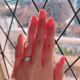 【ラザール ダイヤモンド(LAZARE DIAMOND)の口コミ】 プロポーズ前に事前に一緒に指輪を見に行きました。ダイヤ一石のシンプル…