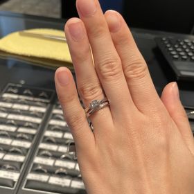 【エクセルコダイヤモンド(EXELCO DIAMOND)の口コミ】 指輪を１つ１つ試着することができ、お気に入りの指輪を選ぶことができた…