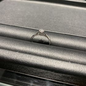 【エクセルコダイヤモンド(EXELCO DIAMOND)の口コミ】 先に結婚指輪を購入しており、後から婚約指輪を買って貰いました。結婚指…