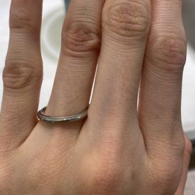 【ティファニー(Tiffany & Co.)の口コミ】 ストレートだけどリングの周囲に上下ミル打のデザインがあしらわれており…