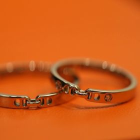 【エルメス(HERMES)の口コミ】 婚約指輪とブランドを合わせるかどうか悩みましたが，二人とも気に入るデ…