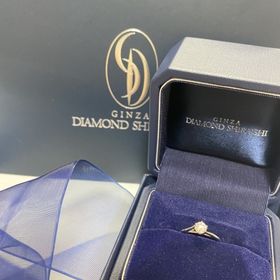 【銀座ダイヤモンドシライシの口コミ】 選んだ指輪は横から見た時のデザインが可愛く気に入りました。いつまでも…