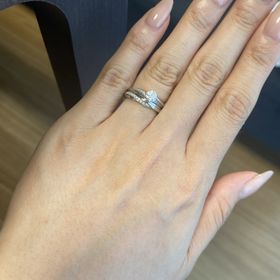 【エクセルコダイヤモンド(EXELCO DIAMOND)の口コミ】 婚約指輪とのデザインが合ったの
キラキラしすぎず良かった！
元々婚約指…