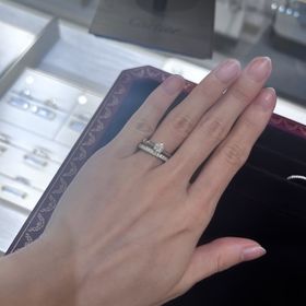 【カルティエ(Cartier)の口コミ】 キラキラとしていて素敵でした。婚約指輪をつけなくても華やかでおすすめ…
