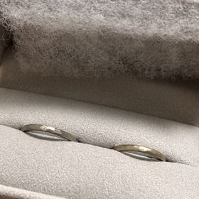 【mina.jewelry(ミナジュエリー)の口コミ】 形から色から何もかも全部自分たちで決めれて、プロの方に作って頂けるこ…