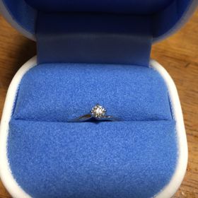 【銀座ダイヤモンドシライシの口コミ】 横から見たときの流線型のフォルムがとても綺麗で一目惚れして購入しまし…