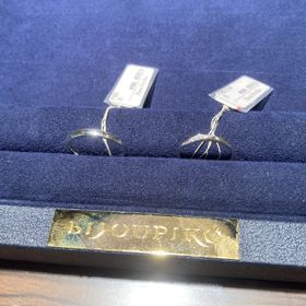 【Ponte Vecchio(ポンテヴェキオ)の口コミ】 素材がプラチナな点と、ストレートの指輪にねじれが入っているようなデザ…