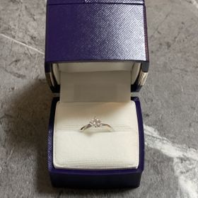 【俄(にわか)の口コミ】 リングはウェーブの形がちょうどよく、また、ダイヤを受ける部分も数が多…