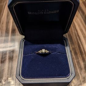 【銀座ダイヤモンドシライシの口コミ】 ネットで大まかなデザインを決め、店舗へ行きました。
店舗で実際に見てみ…