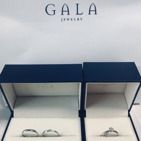 【GALA JEWELRY(ガラジュエリー)の口コミ】 大道のデザインにしました。
セットでの購入を検討していたので、婚約指輪…