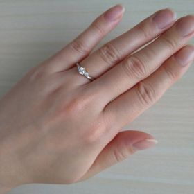 【ラザール ダイヤモンド(LAZARE DIAMOND)の口コミ】 世界的にも有名でとにかくダイヤの輝きが美しくて購入しました。サプライ…