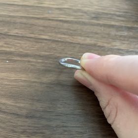 【俄(にわか)の口コミ】 デザインは2人ともシンプルすぎず、ねじりが入っているものに惹かれました…