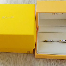 【ケイウノ ブライダル(K.UNO BRIDAL)の口コミ】 女性側は結婚指輪、素材はプラチナ、
ダイヤモンドが入ったデザインで、探…