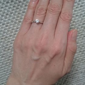 【MIKIMOTO(ミキモト)の口コミ】 定番の一粒ダイヤで、いい意味で個性のないシンプルなものを探して辿り着…
