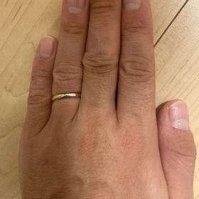 【Flavor(フレーバー)の口コミ】 シンプルかつゴールドが入ったタイプのS字のものを探していました。レディ…