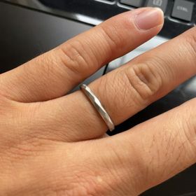 【BIJOUPIKO(ビジュピコ)の口コミ】 指輪のデザインにはあまり興味はなかったのですが、スタッフの方に店内に…