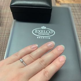 【エクセルコダイヤモンド(EXELCO DIAMOND)の口コミ】 購入したのはサンドリヨンというデザインの指輪でした。サンドリヨンは、…