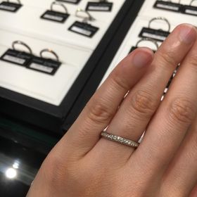 【ラザール ダイヤモンド(LAZARE DIAMOND)の口コミ】 ハーフエタニティに憧れていたので着用しました。真ん中の大きめのダイヤ…