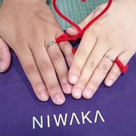 【俄(にわか)の口コミ】 曲線が入り柔らかいデザインと存在感のあるきらめきが気に入りました！そ…