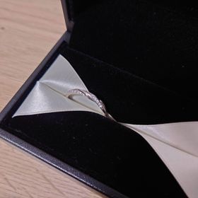 【エクセルコダイヤモンド(EXELCO DIAMOND)の口コミ】 引っ掛かりにくいデザインのものを、というぐらいしか考えていませんでし…